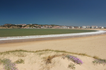 The beautiful bay of Sao Martinho do Porto